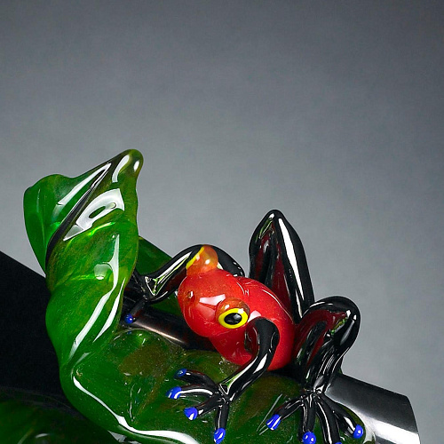 Red Frog on Leaf Glass Figurine