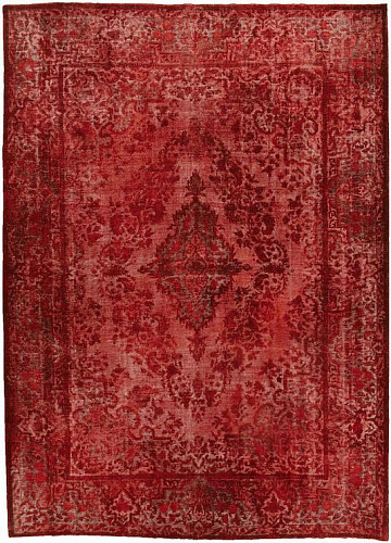 سجادة حمراء عتيقة